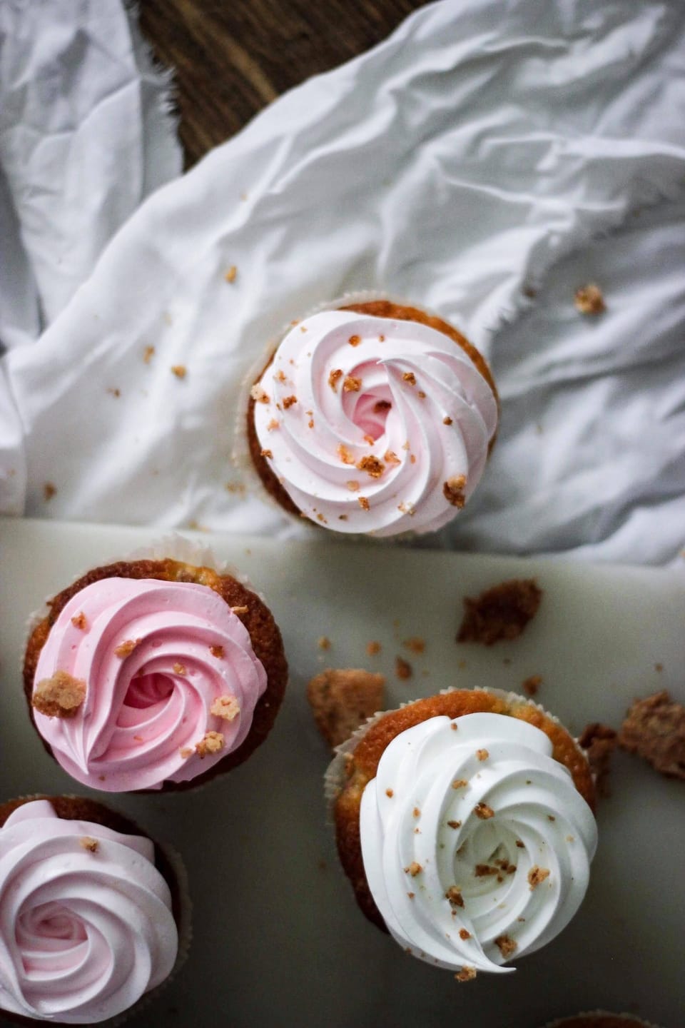 RHUBARB CUPCAKES WITH ALMOND COOKIES