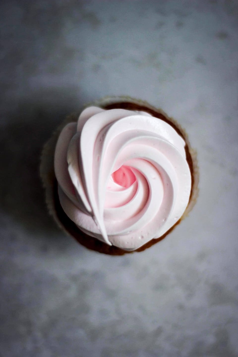 RHUBARB CUPCAKES WITH ALMOND COOKIES