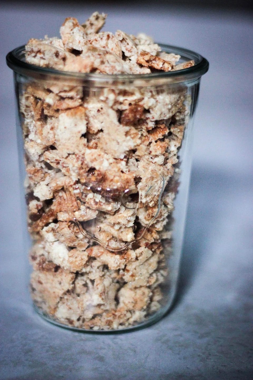 RHUBARB CUPCAKES WITH ALMOND COOKIES