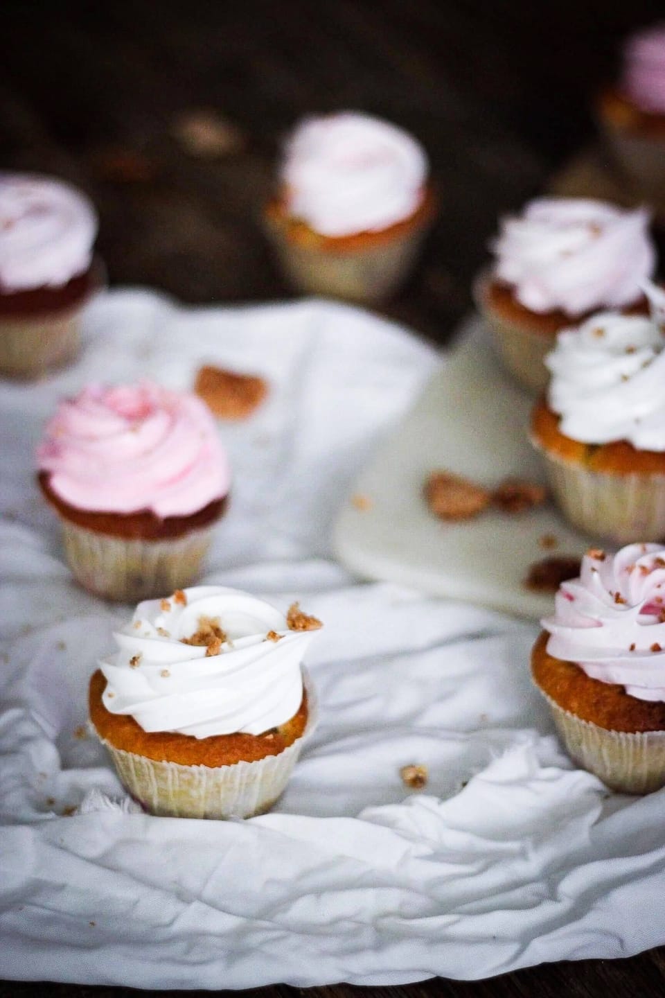 RHUBARB CUPCAKES WITH ALMOND COOKIES