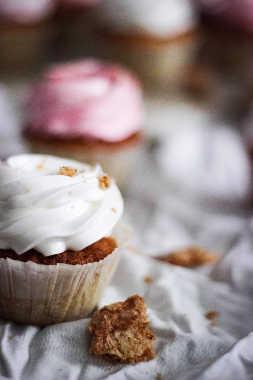 RHUBARB CUPCAKES WITH ALMOND COOKIES