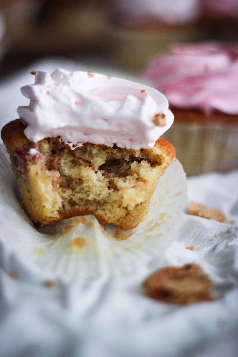 RHUBARB CUPCAKES WITH ALMOND COOKIES