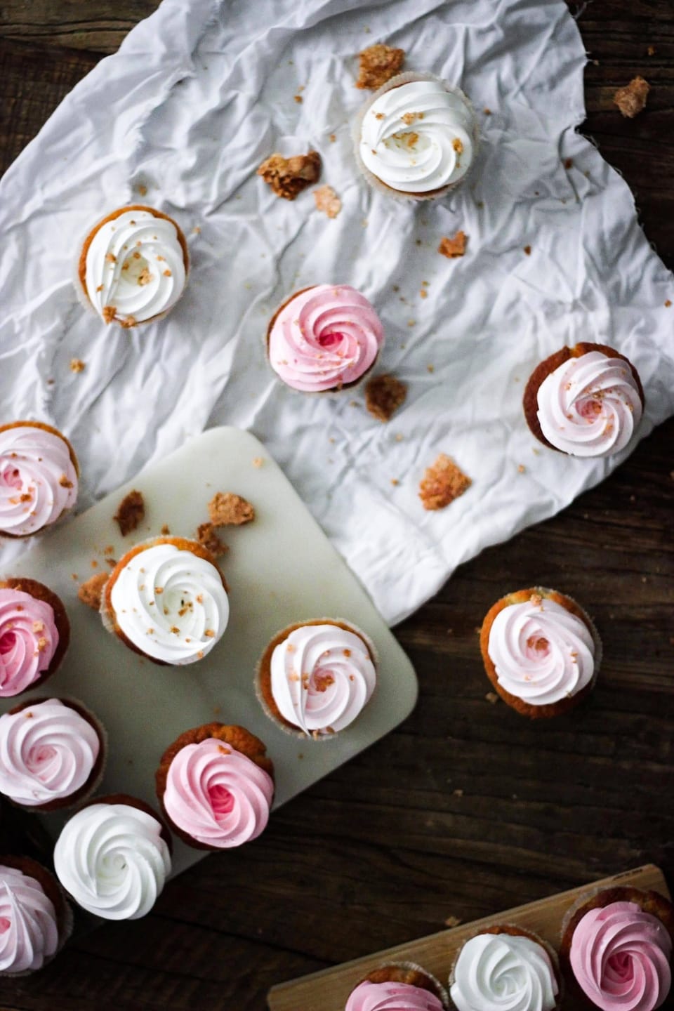 RHUBARB CUPCAKES WITH ALMOND COOKIES