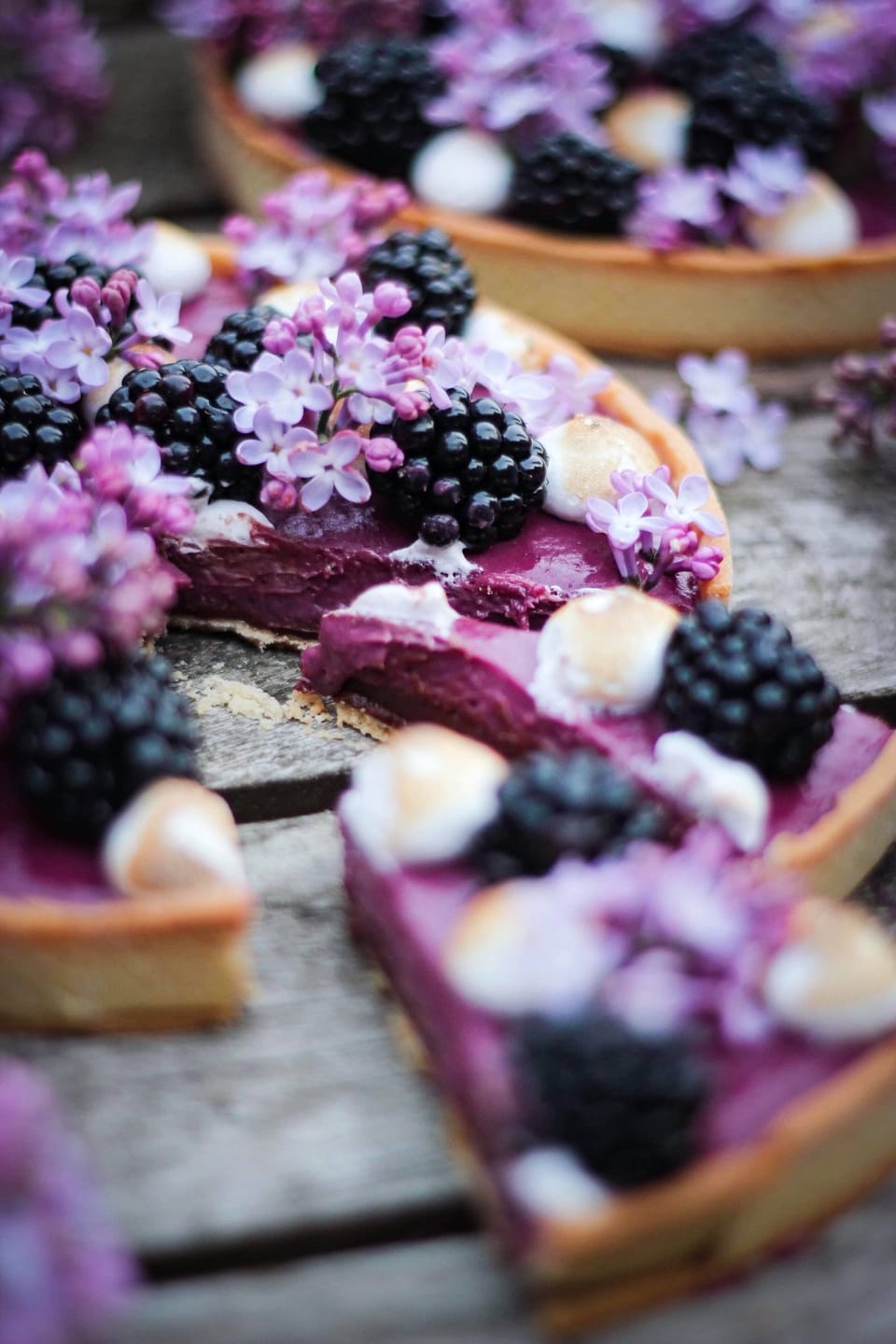 BLACKBERRY AND DARK CHOCOLATE GANACHE TART