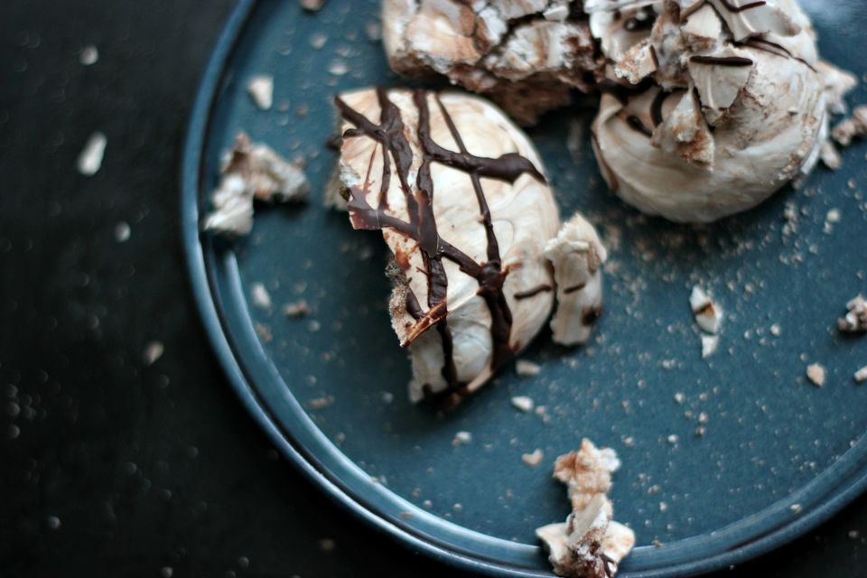 CHOCOLATE MERINGUE