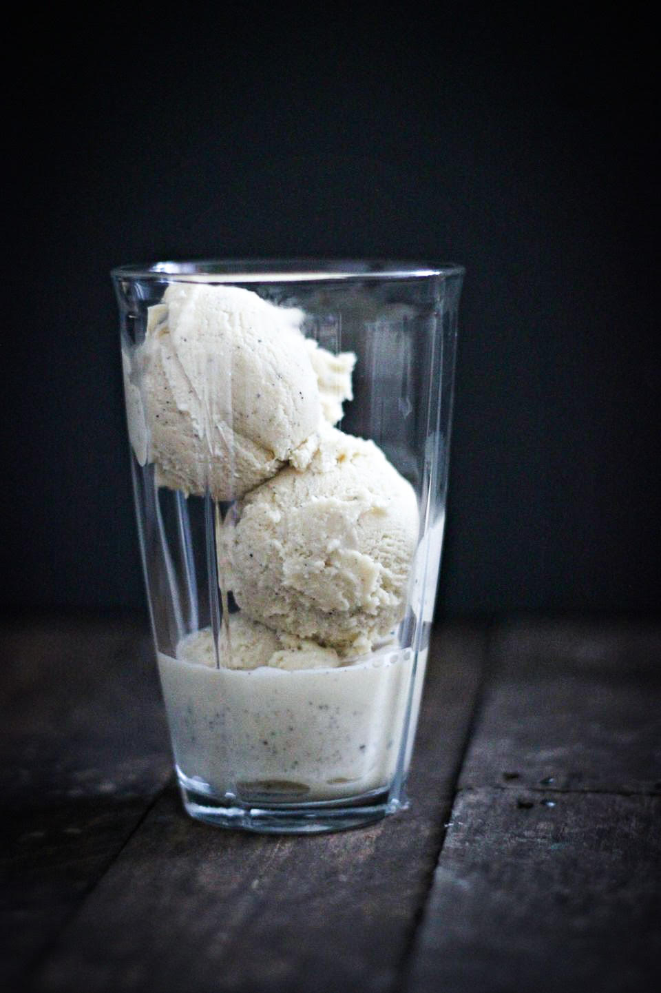 VANILLA MILKSHAKE WITH CHOCOLATE SAUCE