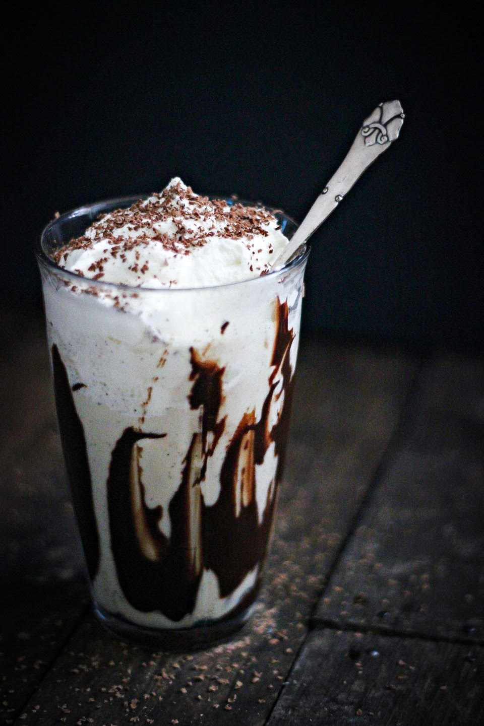 VANILLA MILKSHAKE WITH CHOCOLATE SAUCE