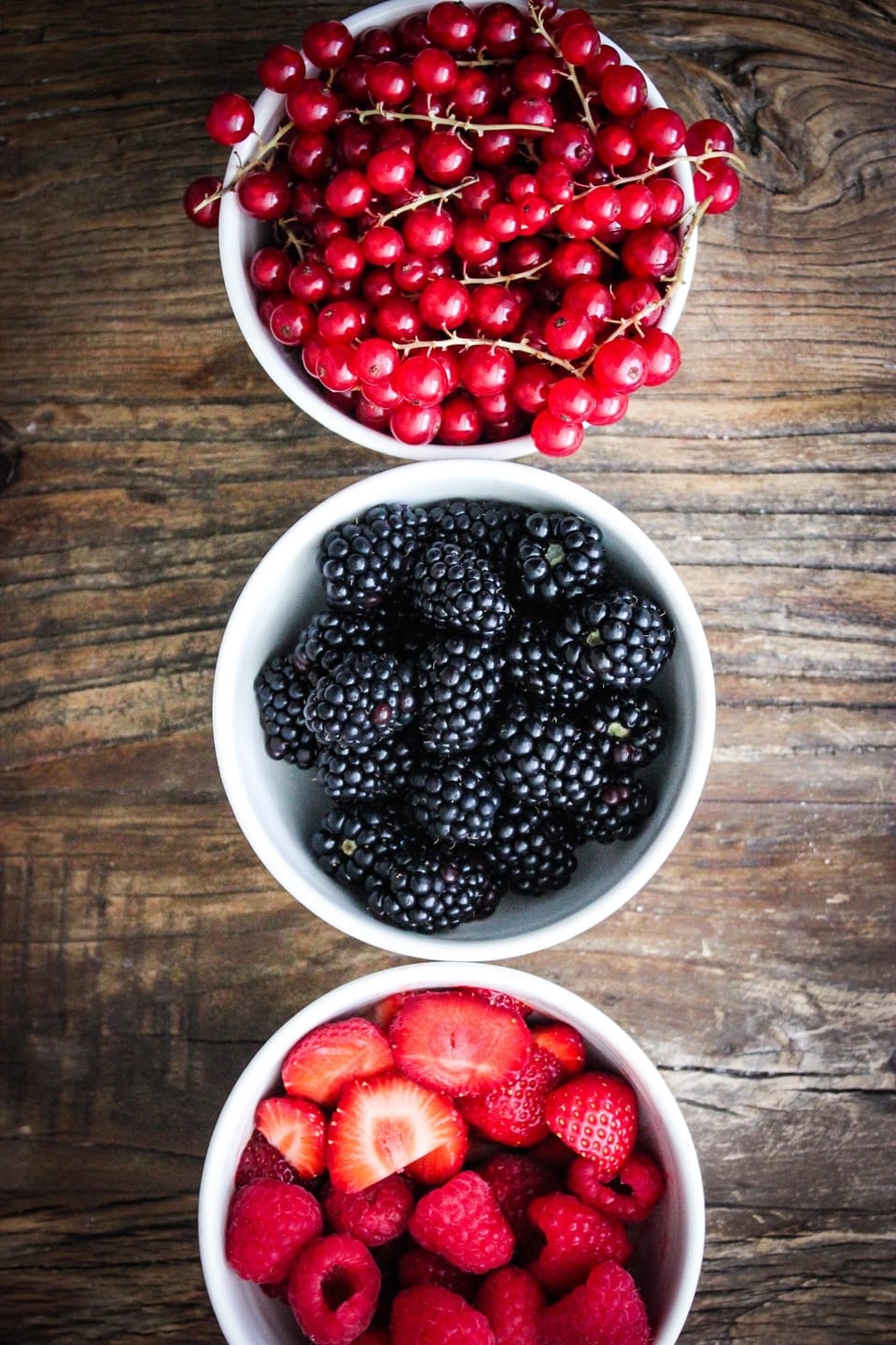 CHOCOLATE CUPCAKES WITH BERRIES