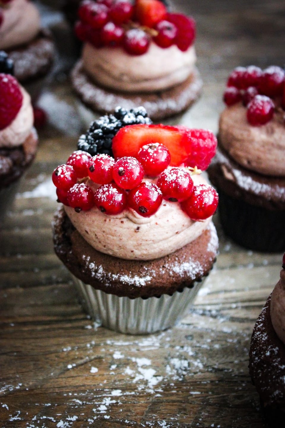 CHOCOLATE CUPCAKES WITH BERRIES